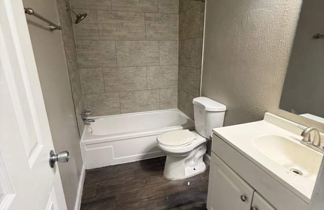 Larger Two Bedroom One Bath Apartment for Leasing. Gallery 1