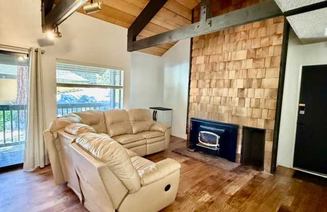 Bigwood Condo – 1 Bedroom + Loft, 2 Bath | 12-Month Lease | Mammoth Lakes photos photos