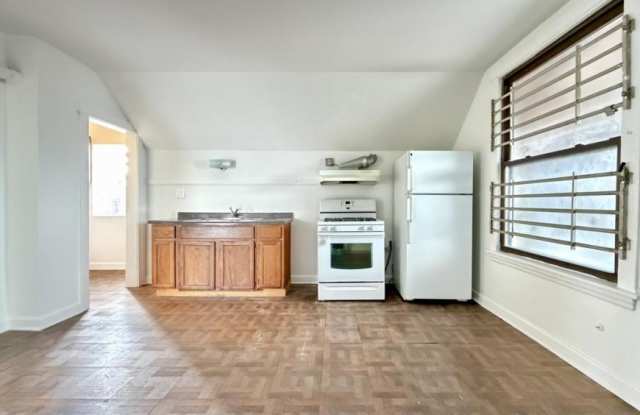 1607 McVicker Gallery 2