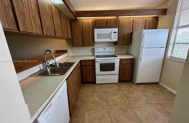 1703 Whitehall Dr - 1703 Whitehall Drive, Davie, FL 33324