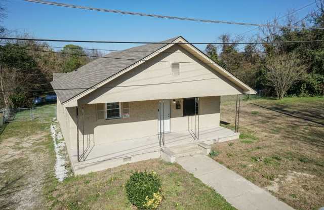 Three Bedroom Home! Gallery 3
