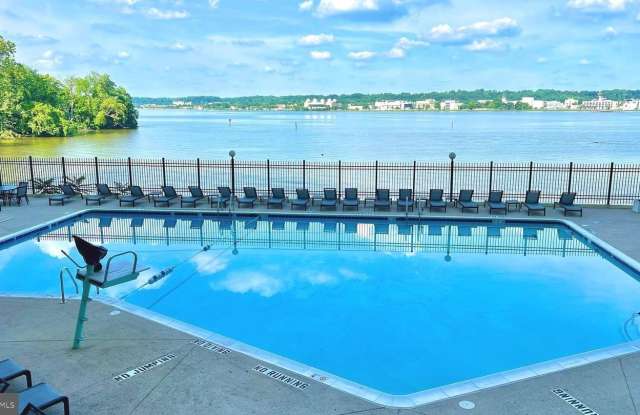 501 SLATERS LN #1222 photos photos