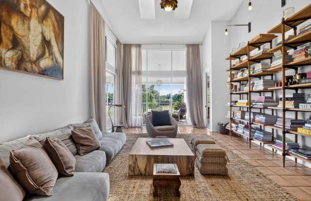 2864 Winding Oak Lane Gallery 1