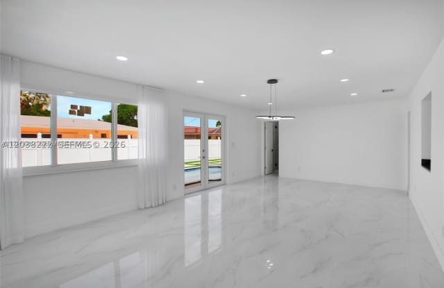 1825 NE 197th Ter Gallery 4