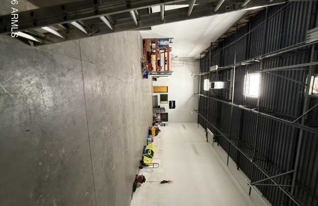 1050 N Fairway Drive Gallery 3