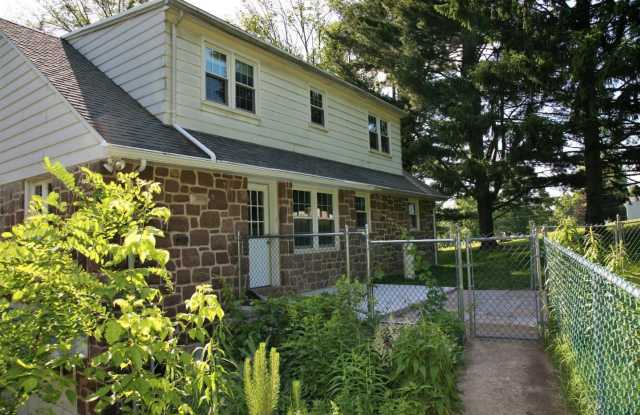 1628 UNIONVILLE ROAD Gallery 2