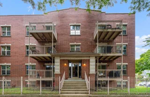 3518 N Hamlin Avenue Gallery 1