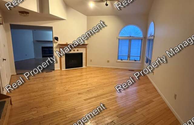 Large Three Bedroom Crown Point Duplex - 4862 92nd Avenue, Schererville, IN 46307