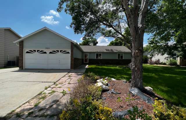 Charming 3 bed 2 bath home in Loveland! - 1065 South Edinburgh Drive, Loveland, CO 80537
