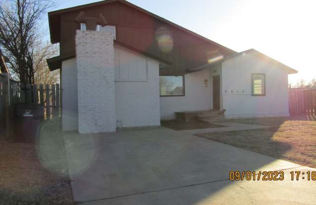 TWO STORY HOME! DOG FRIENDLY! photos photos
