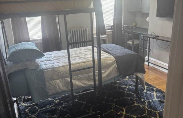 Spacious 6BR Duplex in Lakewood Gallery 3