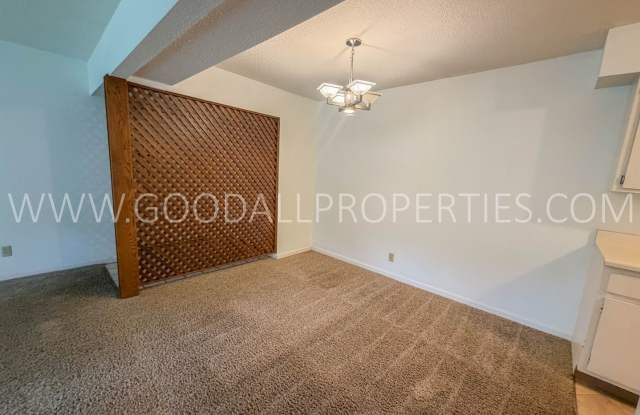 Short term lease available! 2 Bed, 2 Bath Condo with Pool Access in Clive Gallery 4