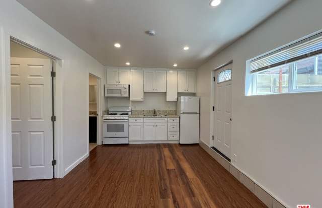 3901 S Orange Dr Gallery 3