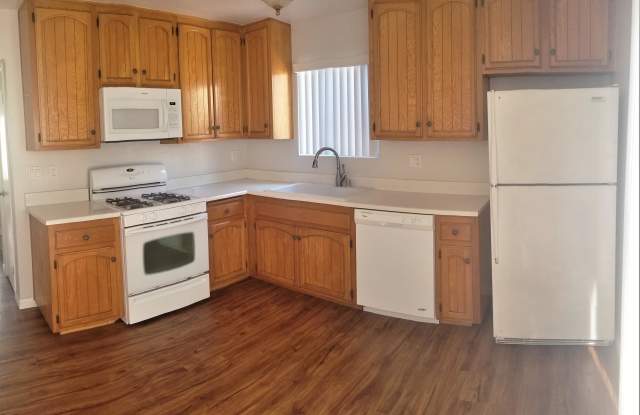 1518 Oliver Ave - A Gallery 2