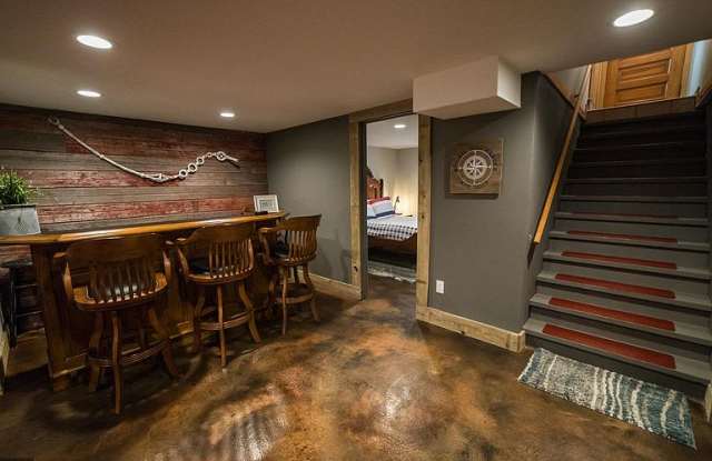 201 East Lake Street Gallery 4