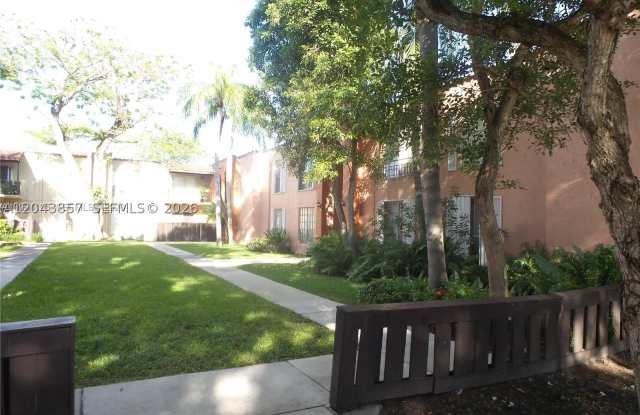 10794 N Kendall Dr Gallery 3