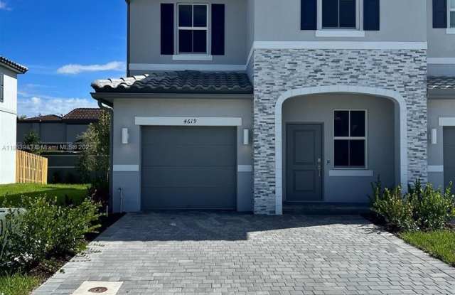 4619 NW 118 Ave photos photos