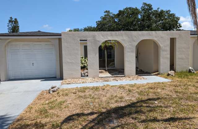 3131 Lloyd Dr - 3131 Lloyd Drive, Beacon Square, FL 34691