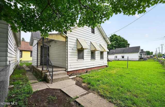 2938 Chase Street Gallery 3