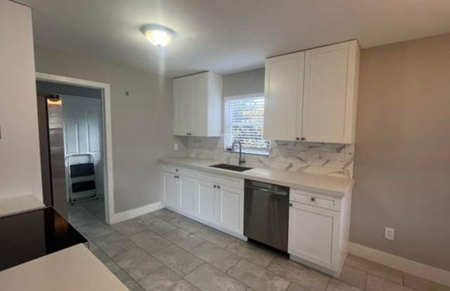 3765 NE 18th Avenue, Pompano Beach, FL 33064 Gallery 1