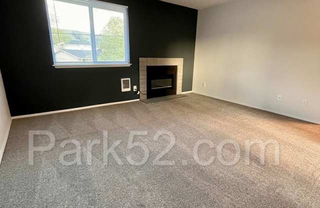 Remodeled 2 Bedroom 1 Bathroom Upper Level Apartment Gallery 4