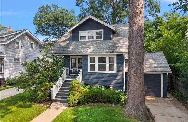 529 Hawthorn Avenue Gallery 4