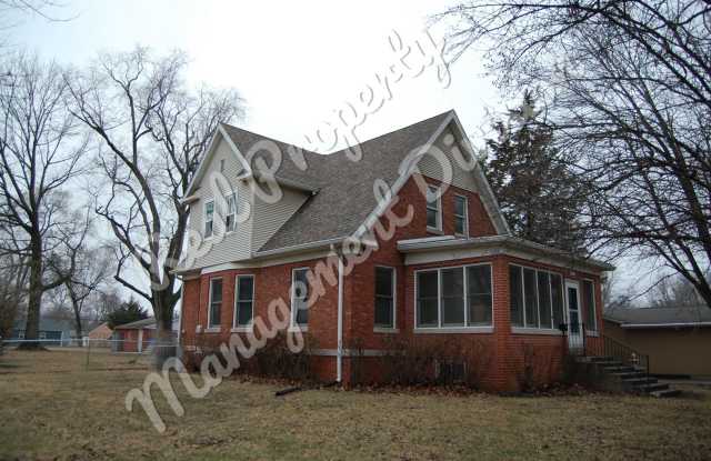 3 Bed / 1.5 Bath Home | Huge Yard | Screened Front Porch | 2-Car Garage photos photos 3 Bed / 1.5 Bath Home | Huge Yard | Screened Front Porch | 2-Car Garage photos photos