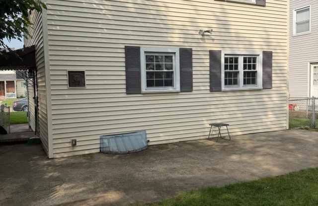 2248 HOLLINSHED Avenue Gallery 3