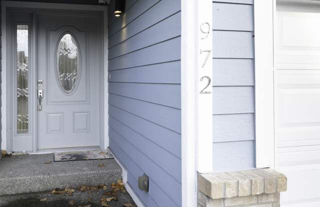 972 Graham Avenue Northeast Gallery 2