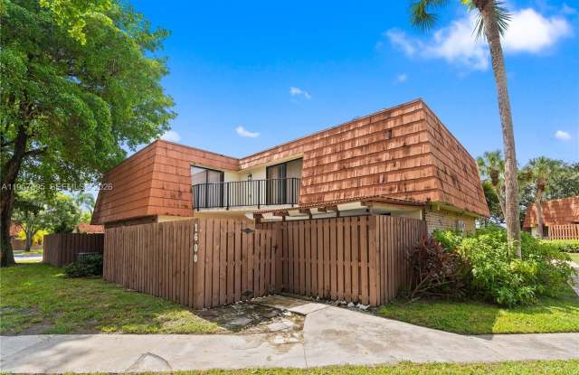 1600 Coral Ave photos photos