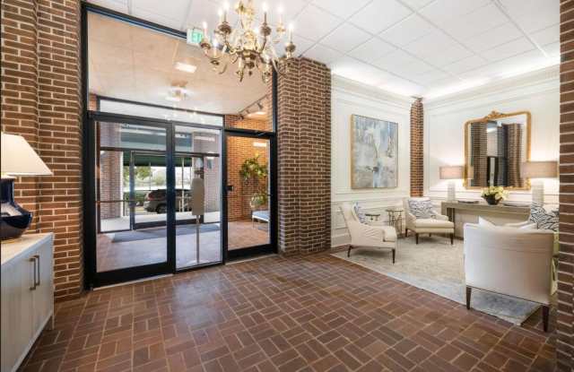 Renovated Two Bedroom Condo in Downtown Charleston Gallery 3