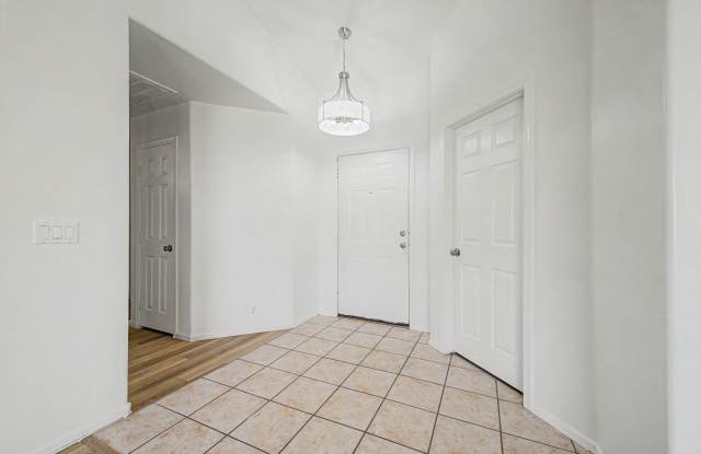Perfect 4 BR Single Level Home Gallery 3