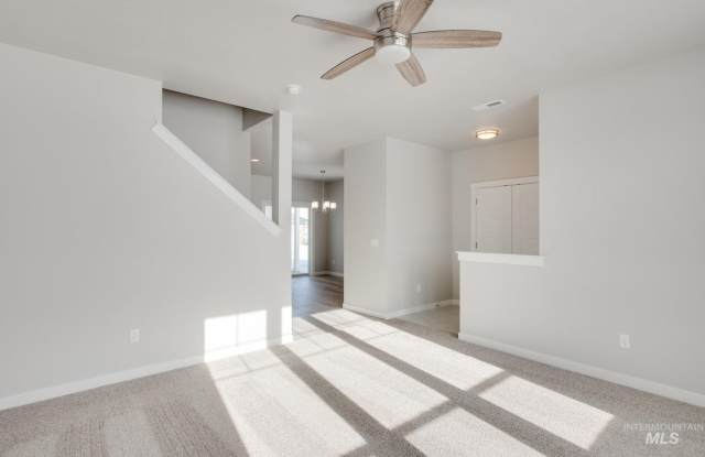 Beautiful 3-Bedroom, 3-Bath Townhome with 2-Car Garage Gallery 4