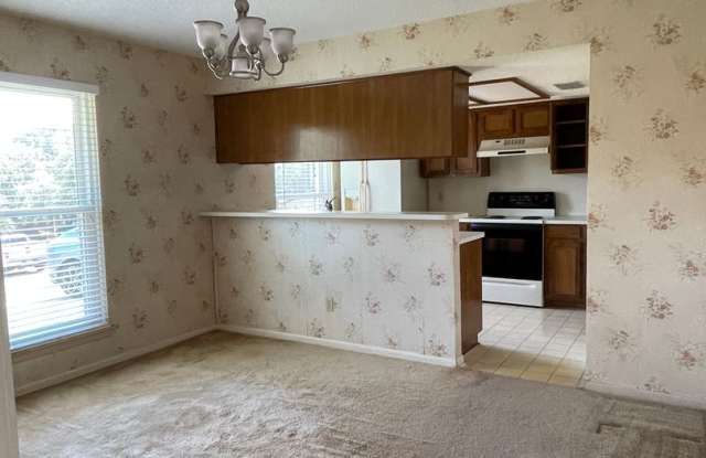 4 bedroom, 2 bath, 2 car garage Gallery 4