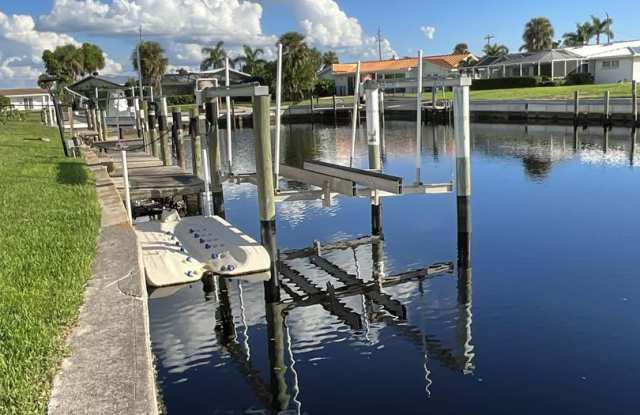 Fully Furnished Gulf Access Pool Home 3 bed 2 bath with boat lift Gallery 3