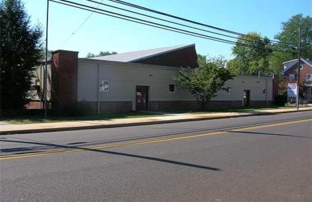 410 E WALNUT Street Gallery 1