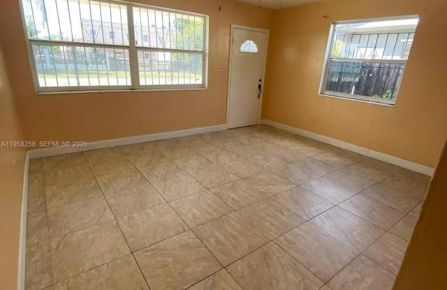 43 NW 183rd Ter photos photos