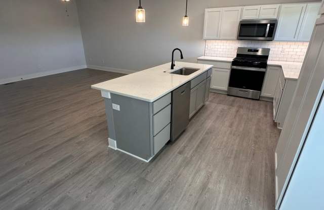 $1795 - 4 bed 3 bath - New Build Duplex in a beautiful neighborhood! Gallery 4