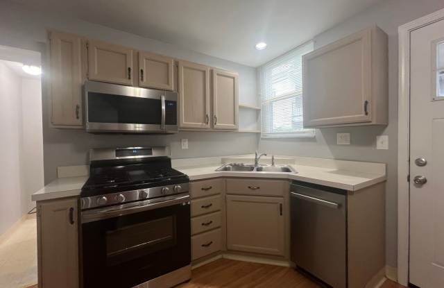 Beautiful 4 Bedroom/ 2 Bath- RENT SPECIAL: 1st MONTH'S RENT IS FREE $500 Amazon Gift Card with Approved applicant! - 18 Enon Way, Pittsburgh, PA 15203
