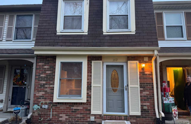 Available NOW!! 2 Beds 1.5 Bath Townhome photos photos