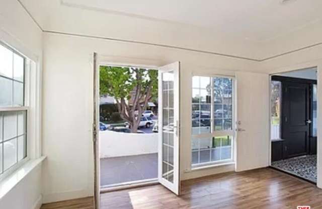 1014 S ORANGE Dr Gallery 4