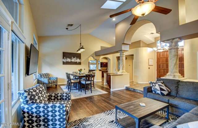 1676 E GLENHAVEN Drive Gallery 4