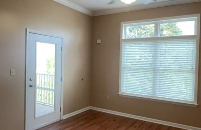 Great 3rd floor unit at LAUREL STATION for $2800/month Rent includes two assigned parking spaces! photos photos