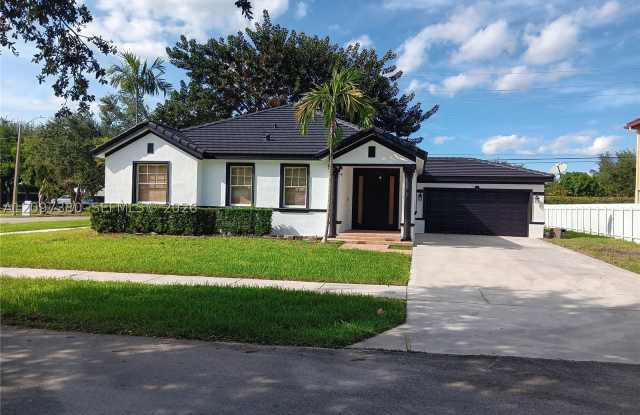 12971 SW 200th Ter Gallery 1