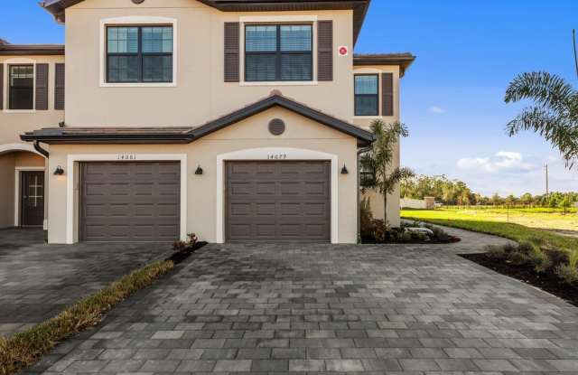 3 Bedroom - Fully Furnished Townhome in Fort Myers - 14079 Pine Lodge Lane, Gateway, FL 33913