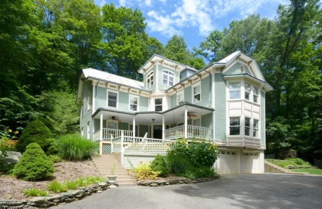 541 TERRACE DR - 541 Terrace Drive, Highland Lake, NJ 07422