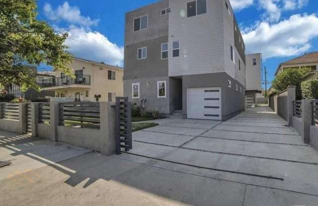 2303 1/2 Hauser Blvd photos photos