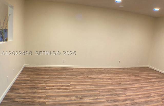 2061 NW 47th Ter Gallery 4