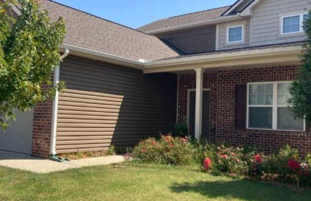 Well Appointed 2 Story Home in Lebanon Gallery 3