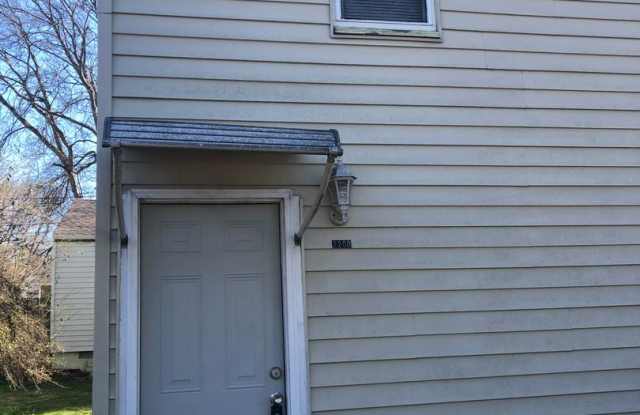 1 Bed/1 Bath Upstairs Apartment located walking distance to Downtown Gallatin. photos photos